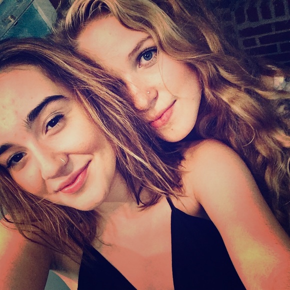 Meet your Posher, Mandie - Picture 1 of 1